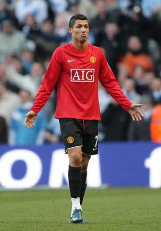 记者：本届世界杯将有半场球员和教练采访，赛前两天开发布会（记者透露：本届世界杯将引入半场球员、教练采访，赛前两日举行发布会）