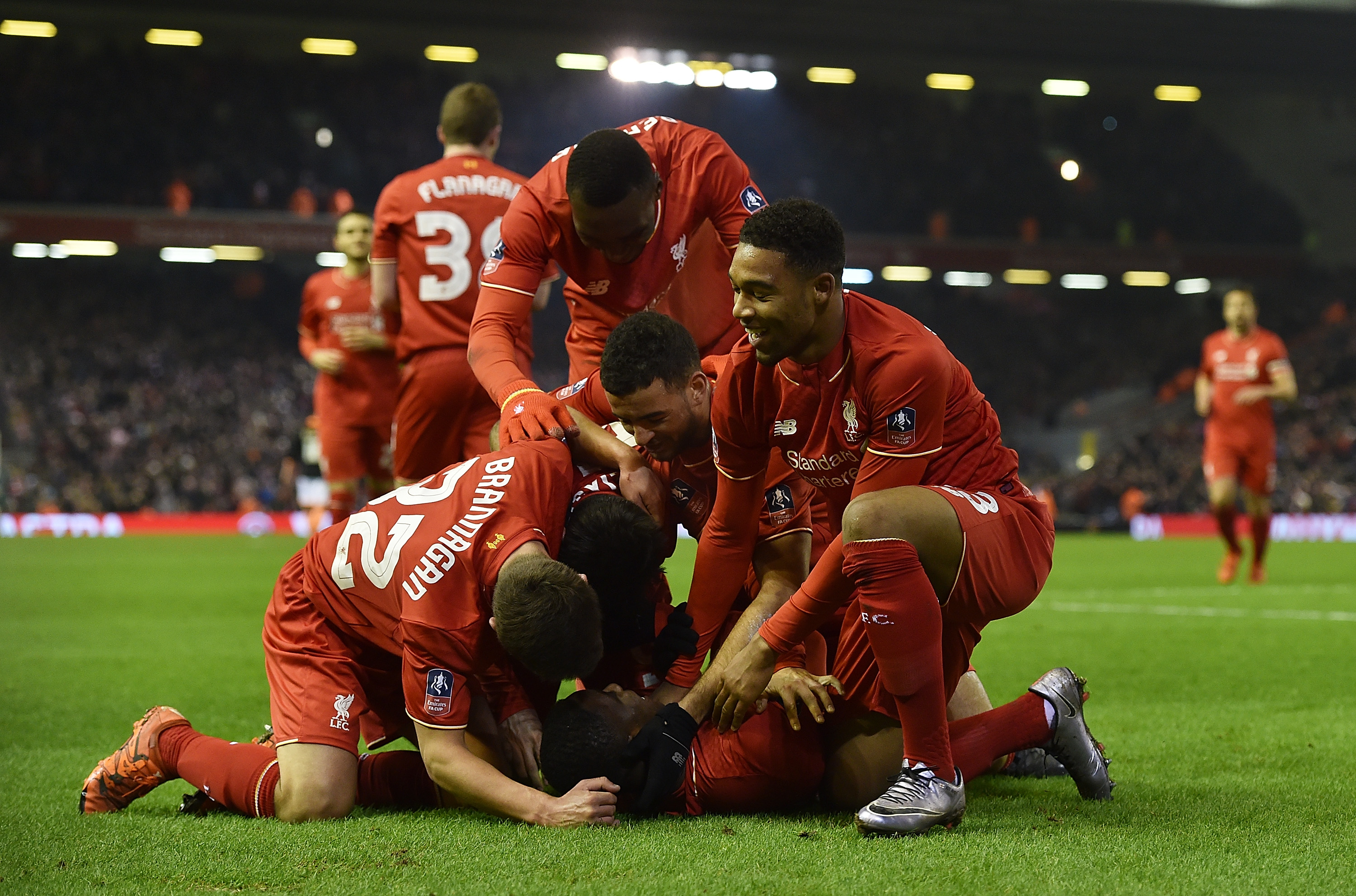 沙特基金和国际足联携手，为发展中国家体育基建提供财政支持（沙特基金与国际足联合作，资助发展中国家体育基础设施建设）