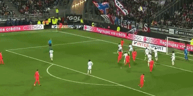 马卡：皇马本赛季防空能力薄弱，失球中有三成为对手头球破门（马卡：皇马本季高空防守不佳，失球中三成为对手头球所致）