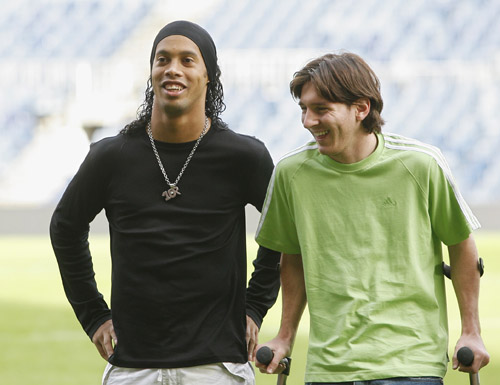 胡荷韬：齐心协力就能战胜一切，下场继续拼（胡荷韬：团结一心无往不胜，下一战继续拼搏）