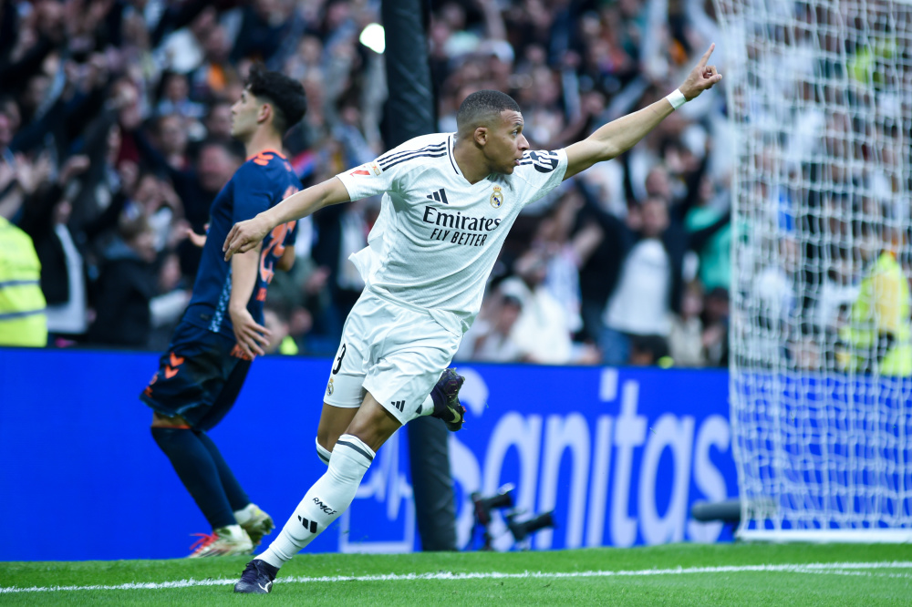 北京时间12月8日01：30，西甲联赛第15轮将迎来一场颇具看点的对决。（西甲第15轮焦点战将于北京时间12月8日01：30打响）