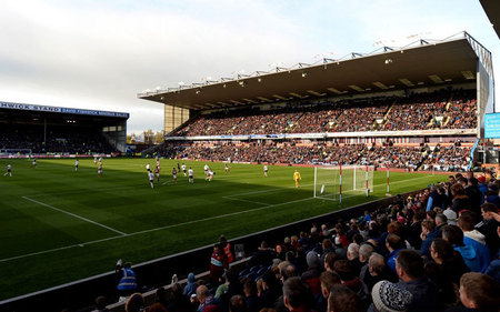 巴黎圣日耳曼多点开花全面压制（巴黎圣日耳曼火力全开，全面掌控比赛）
