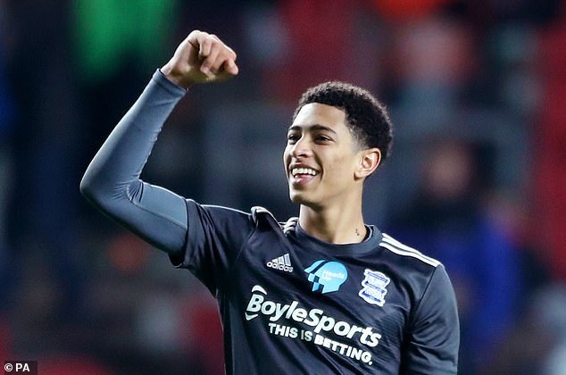 日职乙战报：千叶连入4球4-3逆转大宫，挺进附加赛决赛（日乙快讯：千叶四球大逆转4-3力克大宫，闯入附加赛决赛）