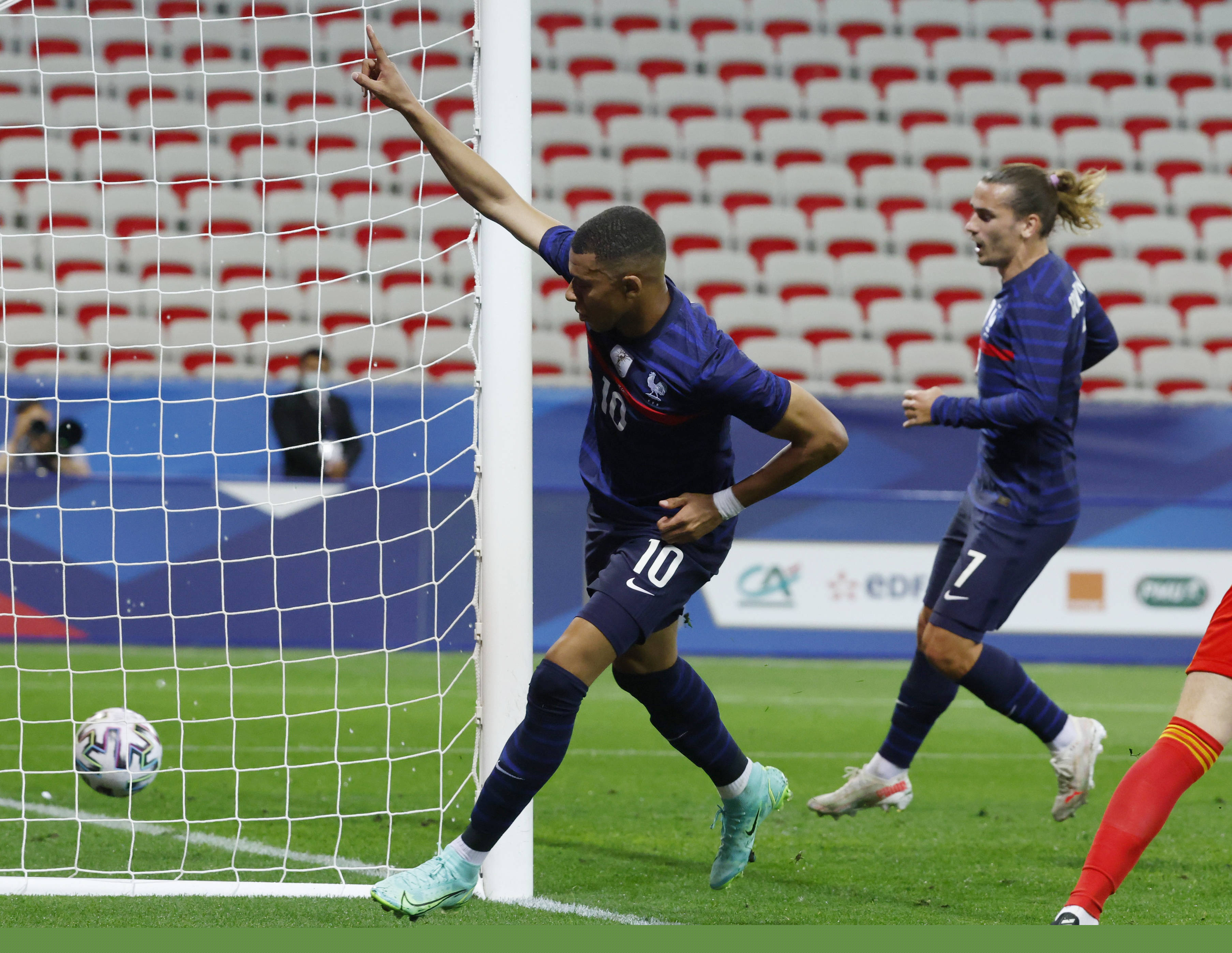 格拉斯纳：奥利塞不爱夸夸其谈，他向来用球场上的表现说话（格拉斯纳：奥利塞少说多做，用球场表现发声）