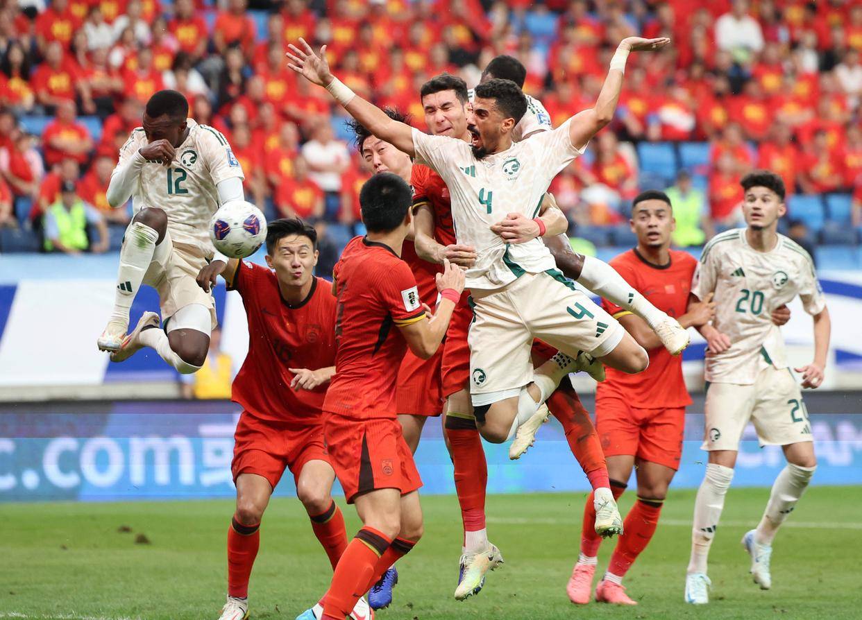 半场：巴萨1-1马竞，巴埃纳、拉菲尼亚破门，莱万点球踢飞（半场战报：巴萨1-1马竞，巴埃纳与拉菲尼亚相继破门，莱万点球失手）