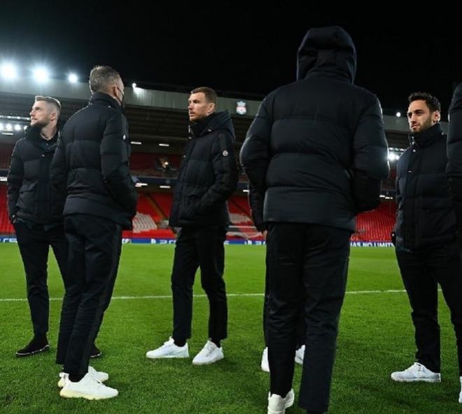 罗马最稳一环还是他，托蒂盛赞门将斯维拉尔，你让其他人怎么混（托蒂力挺斯维拉尔：罗马最稳固的最后一环，让队友无从争锋）