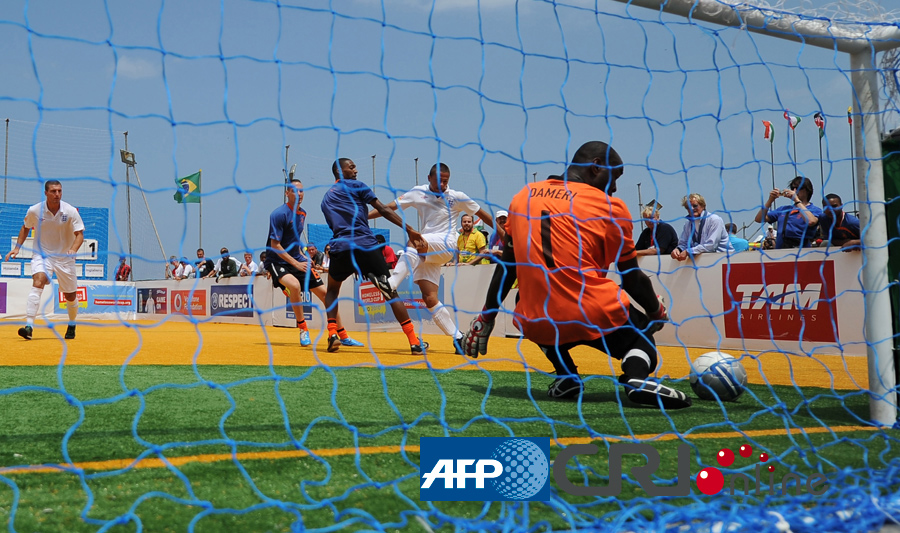 基耶萨：我不介意别人吃菠萝披萨，但我觉得它味道糟透了（基耶萨：别人爱吃菠萝披萨随意，但我觉得难吃透顶）