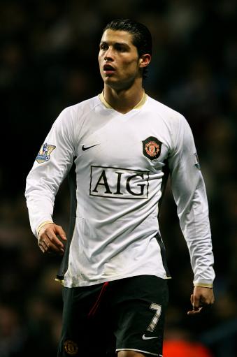 国安客战河内：3外援PK6外援，塞鸟、吴少聪首发，法比奥出战（客战河内，国安3外援对决6外援：塞鸟、吴少聪先发，法比奥亮相）